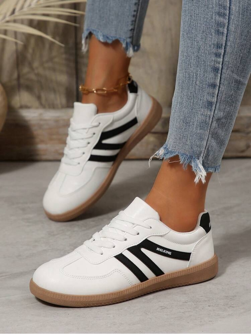 Womens White Retro Style Casual Sneakers Brown Sole Size 39 8.5/9 Walking Shoes